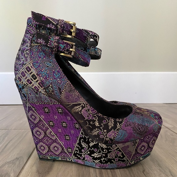 Unique platform wedges